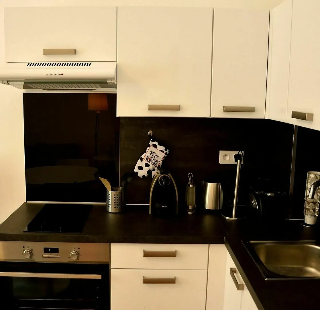 Ladybird Apartment Nice 0*,
